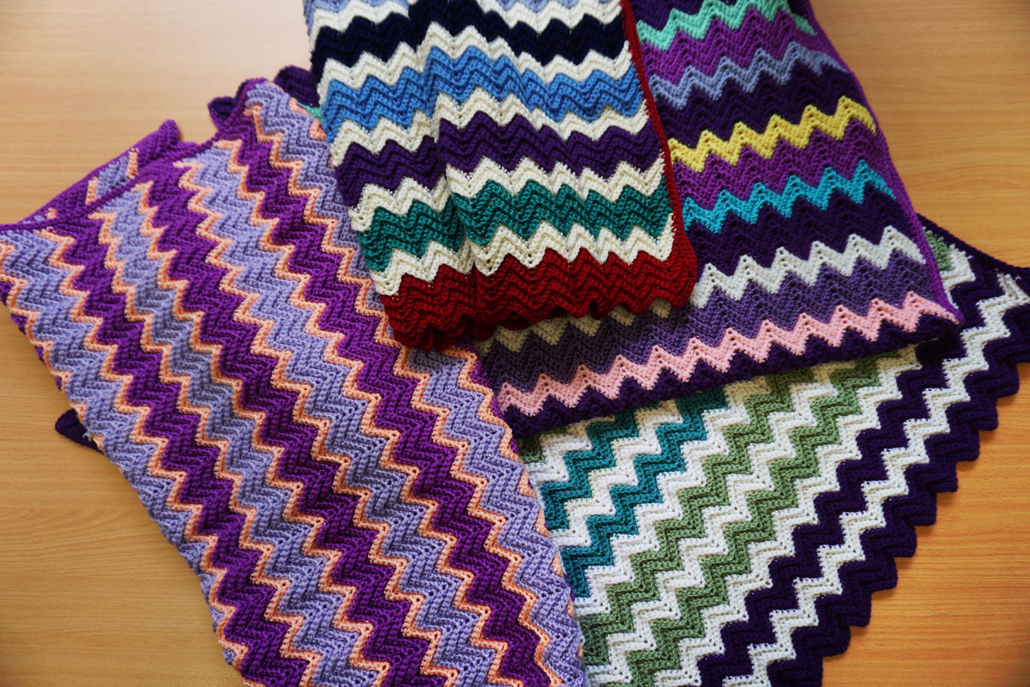 ZigZag crocheted pattern throws acrylic yarn